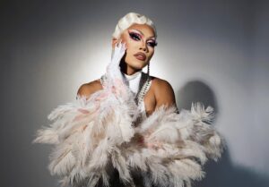 Aura Mayari Instagram - Fly to the moon with me
Category: Gloves #dragrace 

Gloves @hausofcurio 
Look designed by @queenutica 
💇‍♀️ @gorak_eldar 
📸 @codystallingsphoto