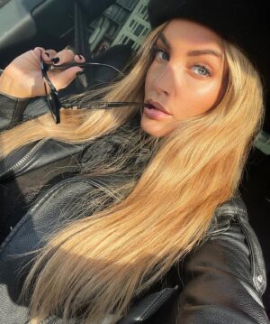 Aurélie Dotremont Instagram - D♠️ME