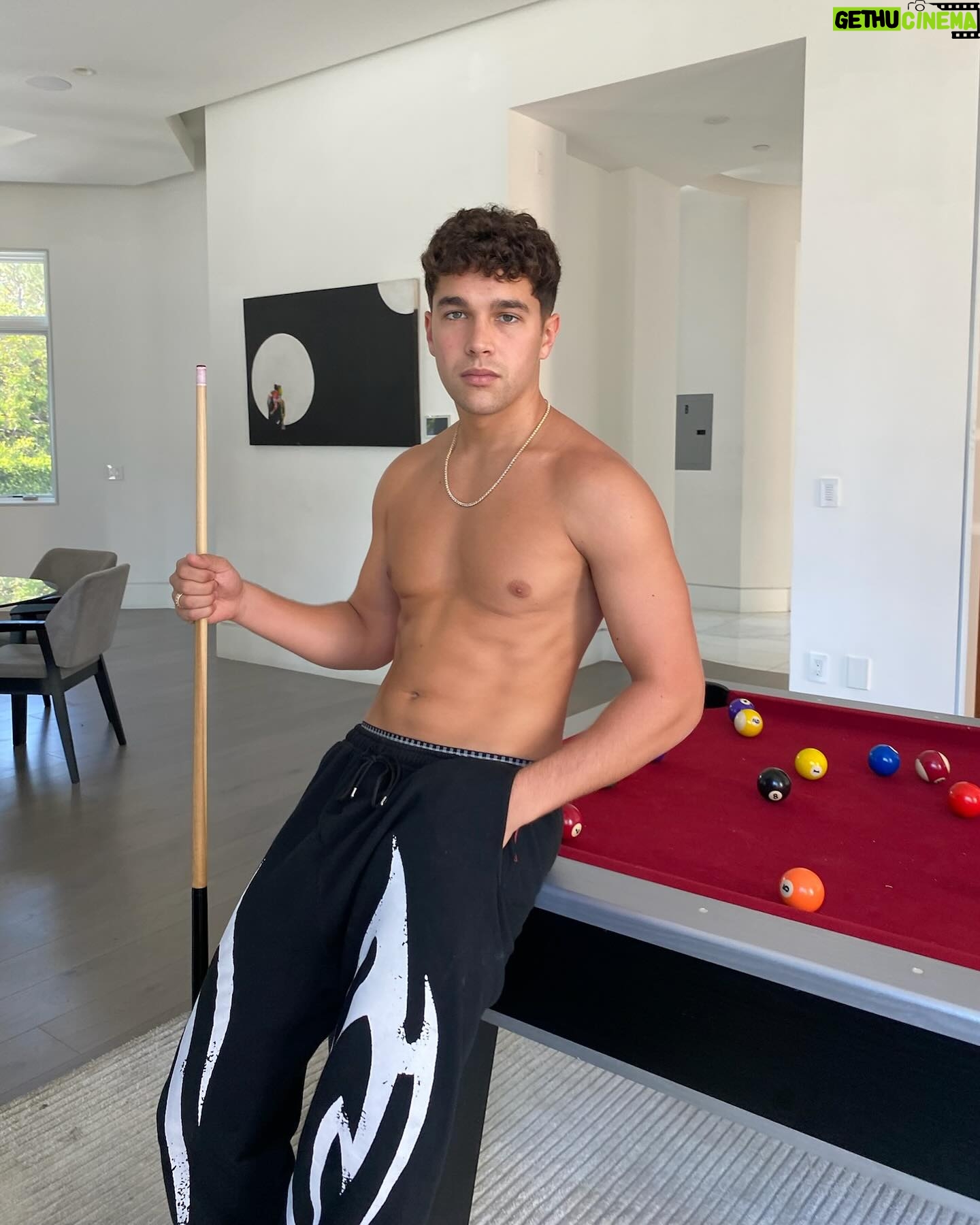 Austin Mahone - 3 Likes - Who wants to play? ππ±
