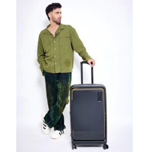 Avinash Tiwary Instagram - Shehar Ki Khaali Sadake Hon Ya Pahaadon Ke Uss Paar

@mokobara bags are your best travel partner ;)

#Mokobara #Goingplaces
#Collab