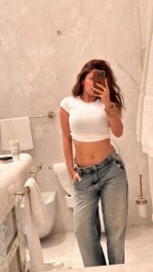 Actress Avneet Kaur HD Instagram Photos and Wallpapers August 2024