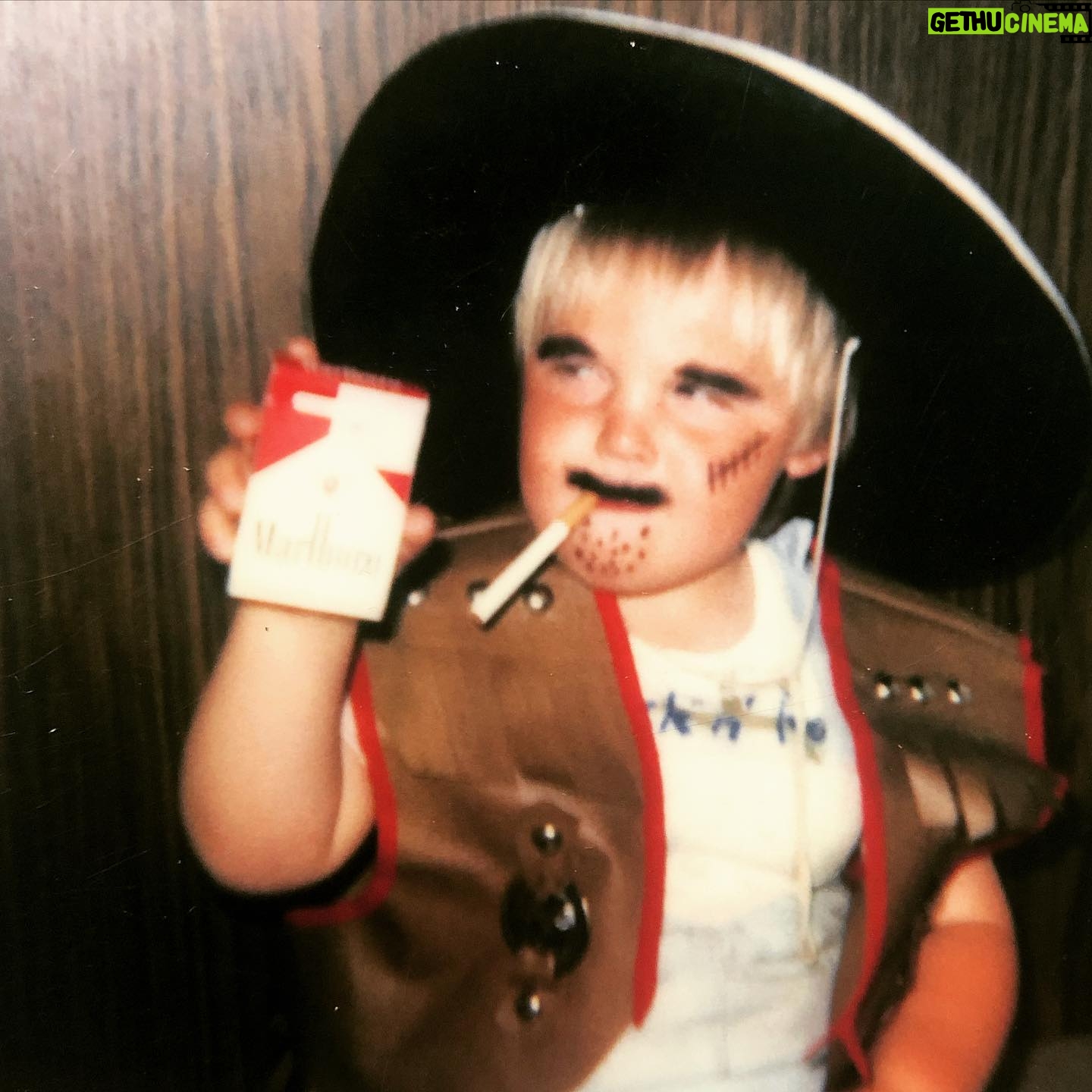 Axel Stein - 2.4K Likes - #alaaf #dersheriff
Das haben meine Geschwister früher mit mir gemacht... 🙄
#geschwisterliebe #throwback
#DONTSMOKE ❌❌❌
♥️