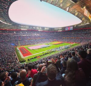 Axel Stein Instagram - #gameday 
#nflmunich 
#bromance
#seahawksbuccaneers 
@stuphpro