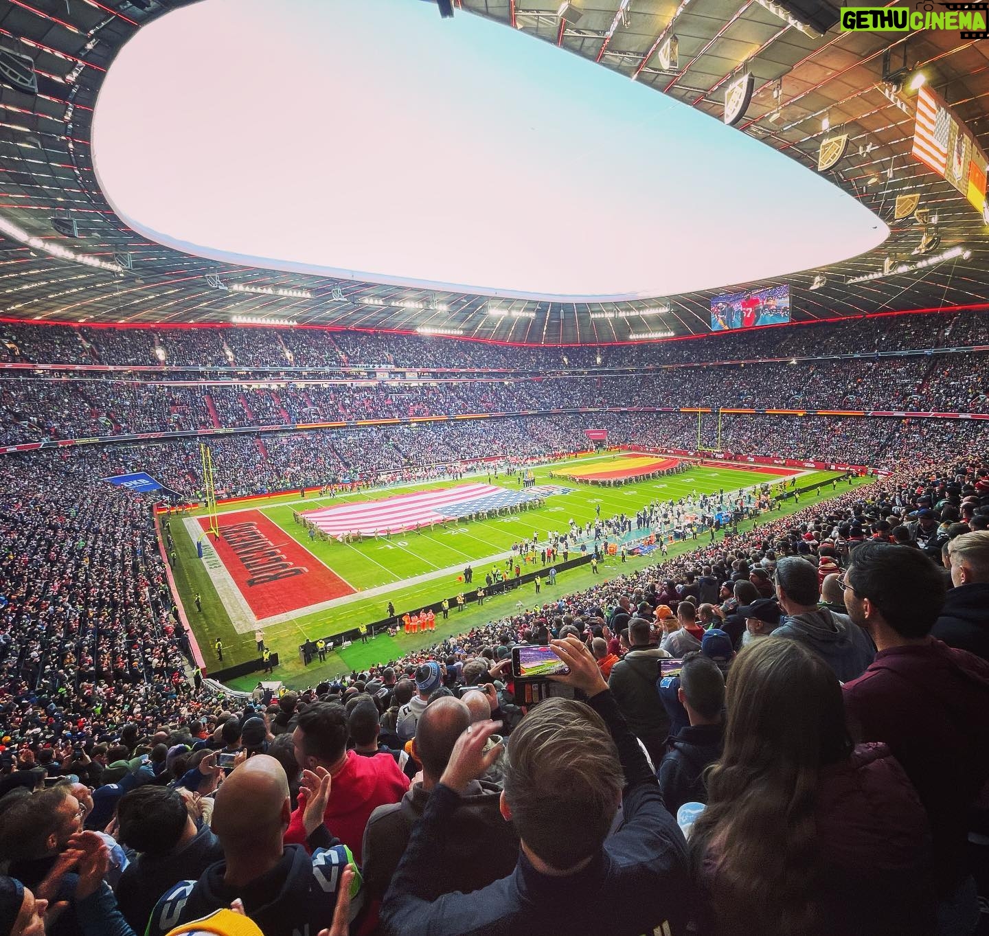 Axel Stein - 1.8K Likes - #gameday
#nflmunich
#bromance
#seahawksbuccaneers
@stuphpro