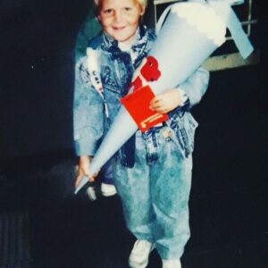 Axel Stein Instagram - #ersterschultag #throwback 
#jeans #schultüte