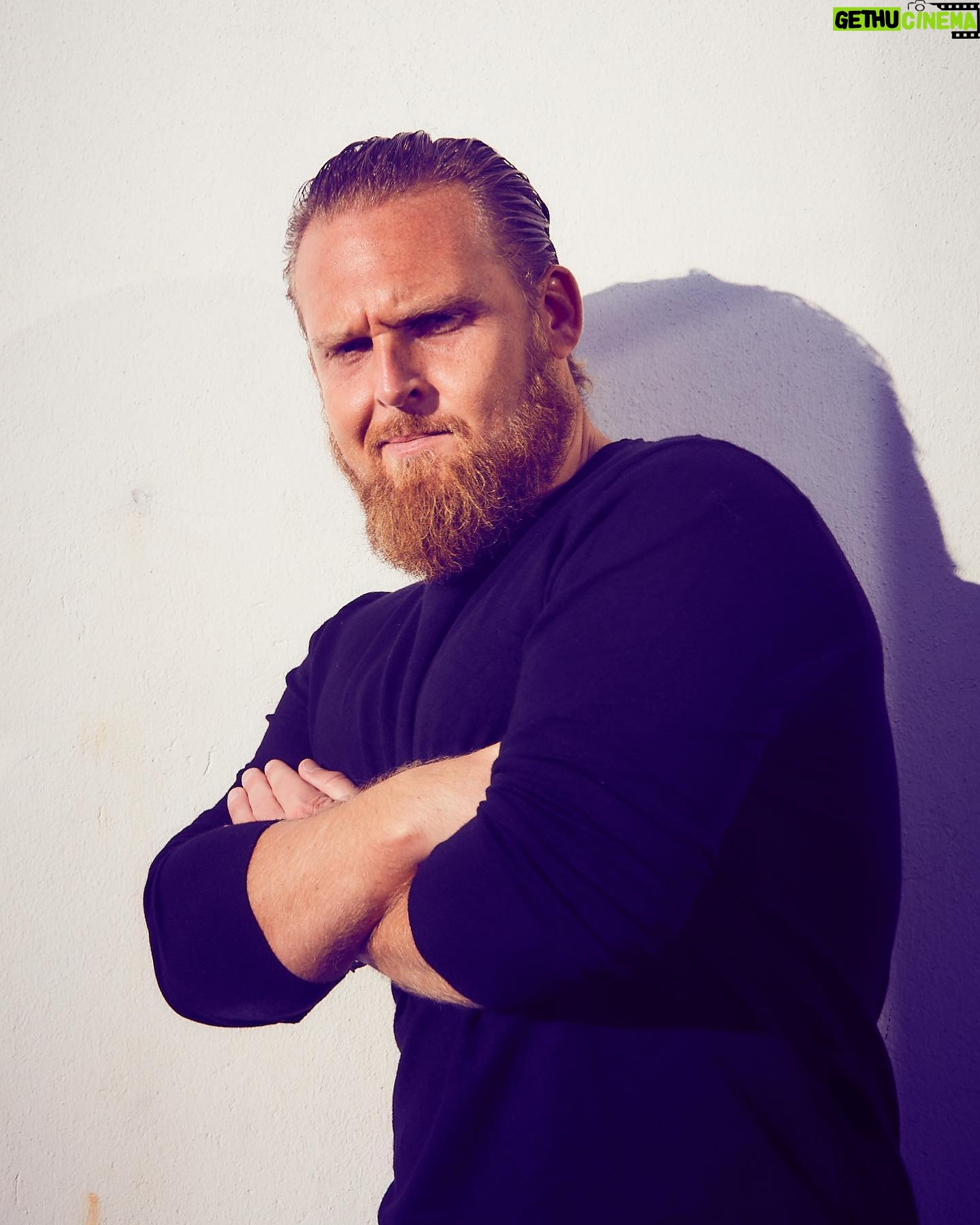 Axel Stein - 1.9K Likes - Die Letzten Sonnenstrahlen genießen ☀️🏄🏼♂️
📸 @jenskochphoto 🥰