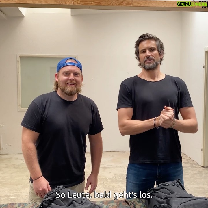 Axel Stein - 2K Likes - Heute geht’s los. Wir sind bereit für #CelebrityHuntedDE - nur bei @primevideode. 10 Tage auf der Flucht zusammen mit @tombeckphotos.
#start #teamgelb😎👊🏻