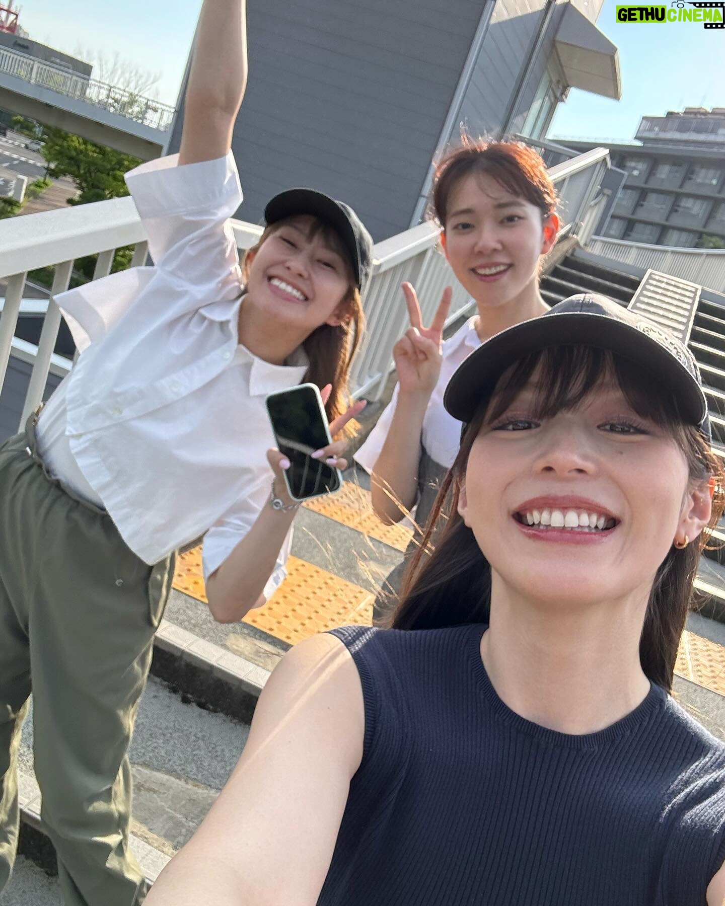 Aya Hirano - 5.3K Likes - ミュージカル『この世界の片隅に』
新潟公演@新潟県民会館大ホール
新潟公演の写真UP出来てなくてすみません!
ドラマの撮影でバタバタでした。
昨日から名古屋に入って、本日舞台稽古からの初日でした!
新潟公演があっという間すぎて、
もっといたかった٩(๑˃̌ۿ˂̌๑)۶
2019年に『仮面山荘殺人事件』の際に来た以来でしたが、
その時はレンタカーで弥彦神社に行って参拝し、日帰り温泉と美味しいご飯を堪能しました。
今回は時間がなかった割に、近場で色々回れて。
劇場の隣にあった白山神社がとっても素敵で。
美味しいご飯を食べて、のんびりお散歩しながら、
夏至の満月を眺めて帰りました。
新潟好きだなぁ。
次はもっと長くいられますように!
そして、楽屋が同じだったつよつよ女子たちと♡
強くて優しくてカッコいい、
#この世界の片隅の女たち です!!
#この世界の片隅に
#ayahirano #平野綾