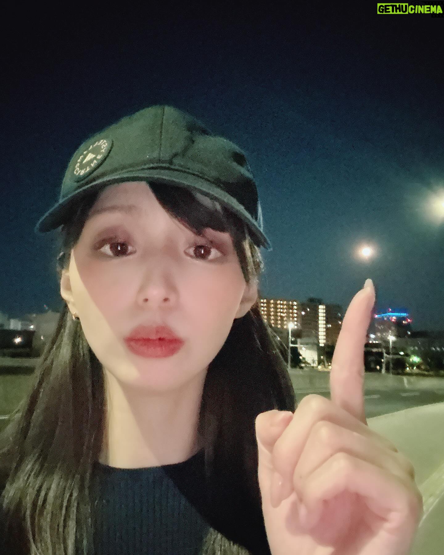 Aya Hirano - 5.3K Likes - ミュージカル『この世界の片隅に』
新潟公演@新潟県民会館大ホール
新潟公演の写真UP出来てなくてすみません!
ドラマの撮影でバタバタでした。
昨日から名古屋に入って、本日舞台稽古からの初日でした!
新潟公演があっという間すぎて、
もっといたかった٩(๑˃̌ۿ˂̌๑)۶
2019年に『仮面山荘殺人事件』の際に来た以来でしたが、
その時はレンタカーで弥彦神社に行って参拝し、日帰り温泉と美味しいご飯を堪能しました。
今回は時間がなかった割に、近場で色々回れて。
劇場の隣にあった白山神社がとっても素敵で。
美味しいご飯を食べて、のんびりお散歩しながら、
夏至の満月を眺めて帰りました。
新潟好きだなぁ。
次はもっと長くいられますように!
そして、楽屋が同じだったつよつよ女子たちと♡
強くて優しくてカッコいい、
#この世界の片隅の女たち です!!
#この世界の片隅に
#ayahirano #平野綾