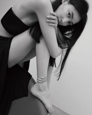 Aya Omasa Instagram - Precious magazine
♢
♢
ダイヤモンドを素肌に纏い、新たな感覚と感性を💎
♢
♢
明日は９月号の発売日😌✨