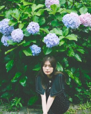 Ayaka Konno Instagram - 今年はなぜか見かけることが少なかった紫陽花と📷

@endoyuki 
@minami.kobayashi 
@nanako_fujinaka