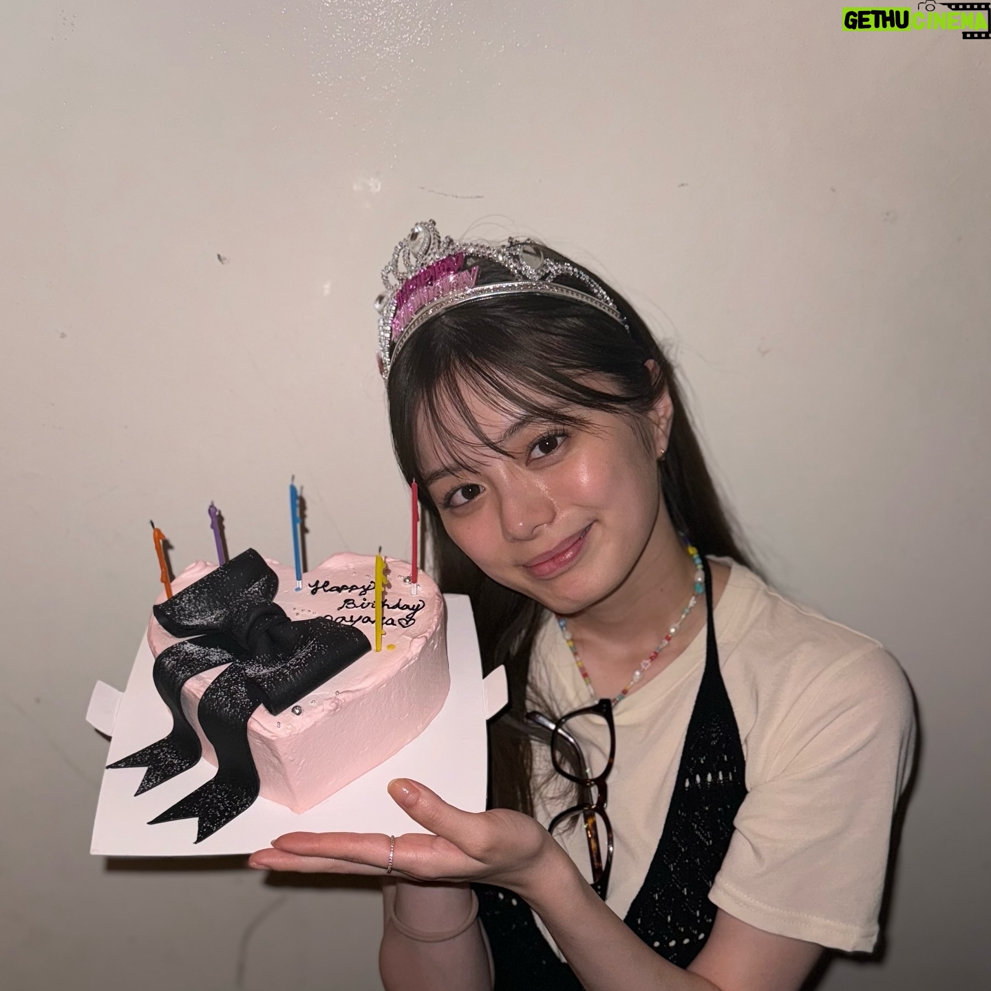 Ayaka Konno - 28.1K Likes - 25歳になりました!
お祝いのタグ付け、みてます👶 うれしい〜!
今年も楽しく頑張るぞ〜
いつも応援してくださって、ありがとうございます🫶
そして、年内に写真集を出すことになりました!
まだ内容は全然決まってないのですが、、、
詳しいお話は、明日YouTubeに上がるので、またリンクを貼りますね〜🙆♀️
写真はお友達がお祝いしてくれて、浮かれハッピーの時のやつです👑