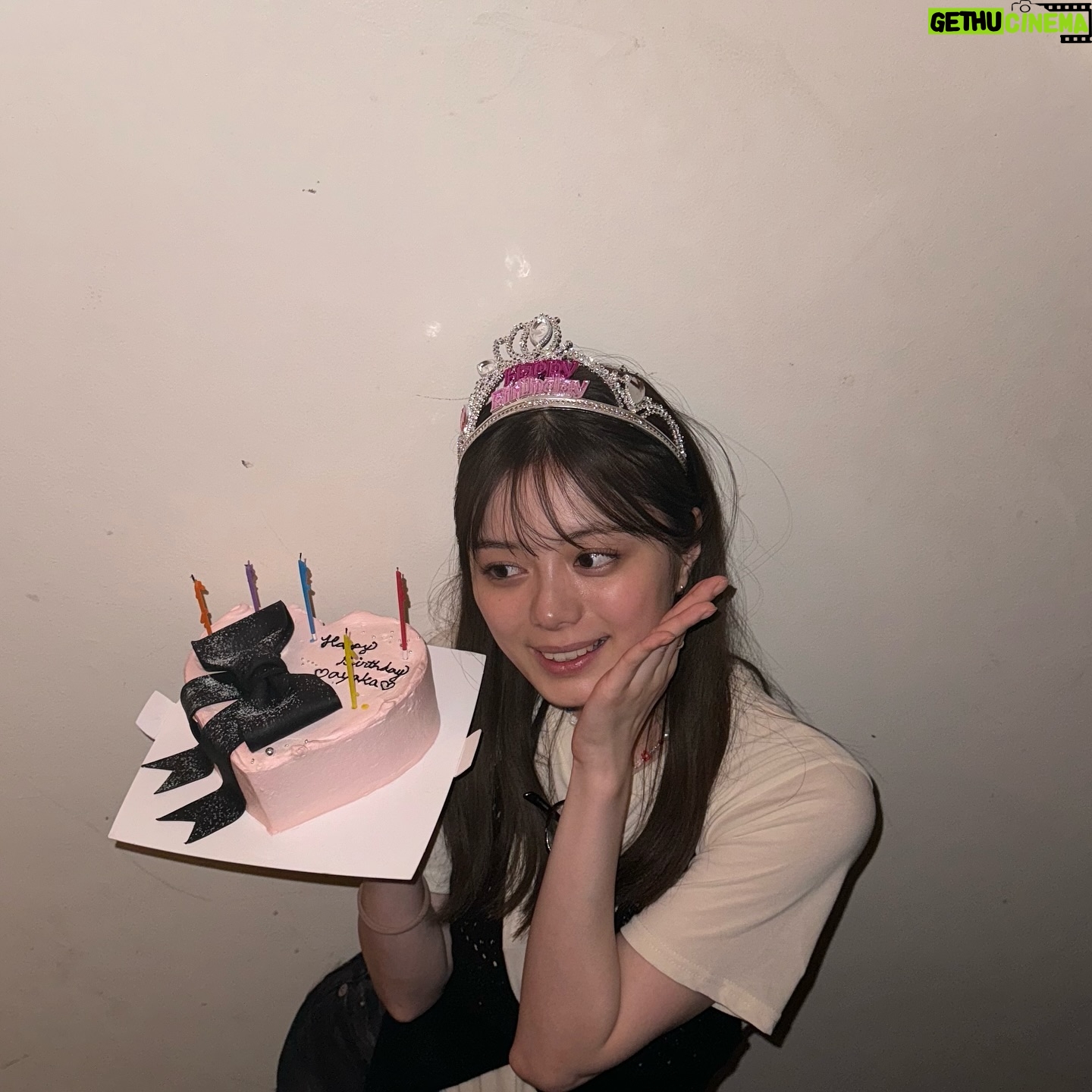 Ayaka Konno - 28.1K Likes - 25歳になりました!
お祝いのタグ付け、みてます👶 うれしい〜!
今年も楽しく頑張るぞ〜
いつも応援してくださって、ありがとうございます🫶
そして、年内に写真集を出すことになりました!
まだ内容は全然決まってないのですが、、、
詳しいお話は、明日YouTubeに上がるので、またリンクを貼りますね〜🙆♀️
写真はお友達がお祝いしてくれて、浮かれハッピーの時のやつです👑