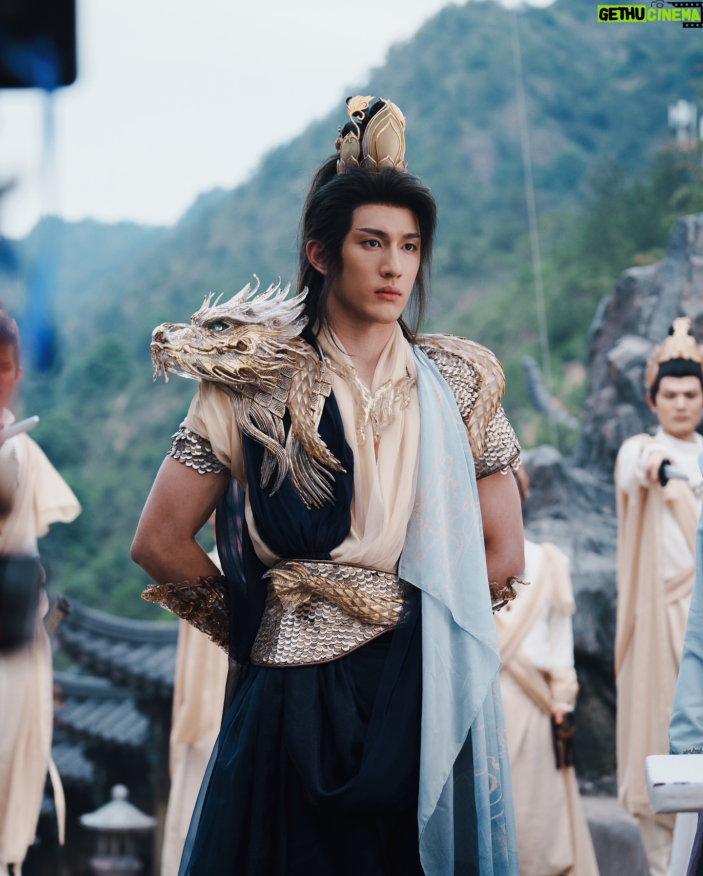 Ayden Sng - 6.1K Likes - And… it’s a wrap! 🐲⚡️
Concluded filming for 《衡门有狐 - 临江仙》, my very first 仙侠剧 in China 🤩 experienced lots of firsts complete with immortal powers, flying around and a super cool 3D sculpted dragon costume 😬
Huge shoutout to 于老师 @yuzheng19787 @huanyu_entertainment and @the_celebrityagency for this opportunity - till next time 龙渊!
Now… time for a holiday 😂😁
#衡门有狐 #临江仙 