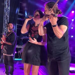 Aydilge Instagram - Can Azerbaycan yeniden görüşmek üzere 💖💗💞 #aydilge #azerbaycan @qualityevent.baku