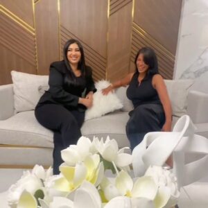 Ayem Nour Instagram - Profitez de projets payables sur 8 ans sans intérêts, offrant un excellent retour sur investissement.

 Je suis heureuse de partager avec vous une expérience unique de luxe à Dubaï, dans le milieu de l'immobilier à dubai  en compagnie de @frensh.s , la brillante CEO et fondatrice @arana.realestate . 

Lorsque j'ai rencontré @frensh.s pour la première fois, j'ai été immédiatement impressionnée par sa vision et son dévouement. 

Sa passion pour l'immobilier se reflète dans chaque projet qu'elle entreprend, faisant @arana.realestate bien plus qu'une simple agence immobilière.

 @arana.realestate est votre passeport pour l'excellence et l’innovation dans le secteur immobilier de Dubaï. Spécialisée dans la vente, l'achat et la location de propriétés , l'équipe d'Aranax possède un savoir-faire unique pour vous accompagner dans tous vos projets immobiliers.

 🏡🔑 En discutant avec shiraz , j'ai découvert comment son agence redéfinit le marché immobilier à Dubaï.

 Ses conseils avisés et son approche personnalisée offrent une expérience sur mesure pour chaque client. 

🇦🇪Laissez-vous séduire par des propriétés qui allient prestige et confort, et plongez dans l'univers d'Aranax Real Estate, où chaque détail est pensé pour vous offrir une expérience immobilière incomparable . 🌟

#dubai🇦🇪 #dubairealestate #دبي #samana #realestate #realestatedubai #emirates #DubaiLuxuryLiving #dubailife #swimingpool