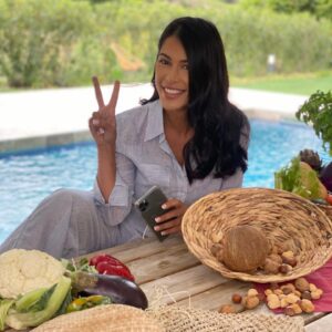 Ayem Nour Instagram - Je vous souhaite une belle journée ...☀️
Au programme ...
Douceur ,Nature , Healthy Food,développement personnel et GRATITUDE...
N’est ce pas là une merveilleuse manière de s’aimer soi même et de prendre soin de notre âme ?
Mon Papa aime me citer cette célèbre phrase ...
L’amour le plus fidèle c’est l’amour propre !
Sacha Guitry.
Love U 💙

Merci 
@inesmkup au make Up 
@sarahh.ltr à la photo (ma stagiaire d’amour )
@lescanebiers_cassis pour le look