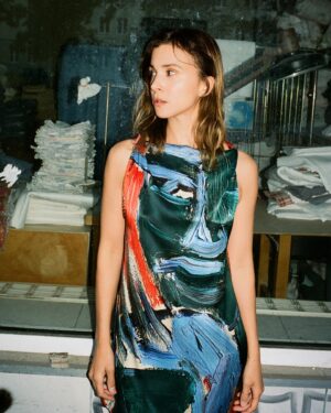 Aylin Tezel Instagram - When a dress is a painting 

In @malaikaraiss dress photographed by @mmmarckrause 
art print by @true_zimmermann 

Seen in @yogaworld108