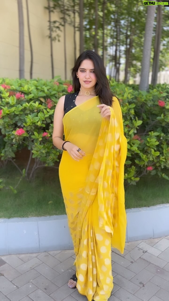 Ayraa - 12.8K Likes - I just love this song and the vibe it holds,
So summa casuala oru kutti dance π