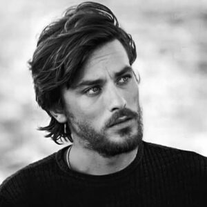 Ayşegül Aldinç Instagram - Yakışıklılık hep onun üzerinden tarif edilirdi. 
Efsaneydi.
Dünyanın en güzel adamı Alain Delon artık yok…
Toprağı bol olsun…
#AlainDelon (1935-2024)♥️🌹