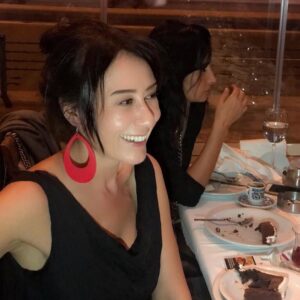 Ayşegül Ünsal Instagram - gülümse...bulutlar gitsin...yoksa ben nasıl yenilenirim?