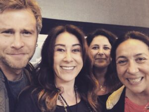 Ayşegül Ünsal Instagram - Damdaki Kemancı izledik..Binnuremi sahnede görmeyi özlemişsim..#BinnurKaya @ozgurcev @_ozgurunsal_