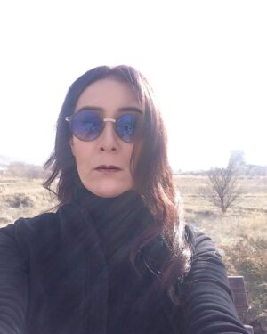 Ayşegül Ünsal Instagram - Bütün gördüğümüz ve göründüğümüz
Yalnızca bir düşün içinde bir düş.E.A.Poe