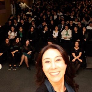Ayşegül Ünsal Instagram - Doğa Koleji Ataşehir Kampüsü’nde Tiyatro konuştuk.Yaşasın Tiyatro🎭#27martdünyatiyatrogünü  kutlu olsun #worldtheatreday