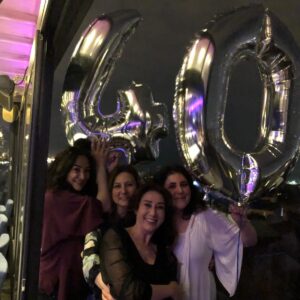 Ayşegül Ünsal Instagram - 40 en şahane enn.Özgür’üm,canım ve dahi pek çok varlığım.Gül kardeşim.My baby sister .İyii ki varsın.Olmayaydın nolurdum..Ömrün Aşk olsun.Nice nice nice yaş dönümlerine.Seni seven abuşun❤️ @_ozgurunsal_  @tulugyesilbag  @cigdem_yasemin_