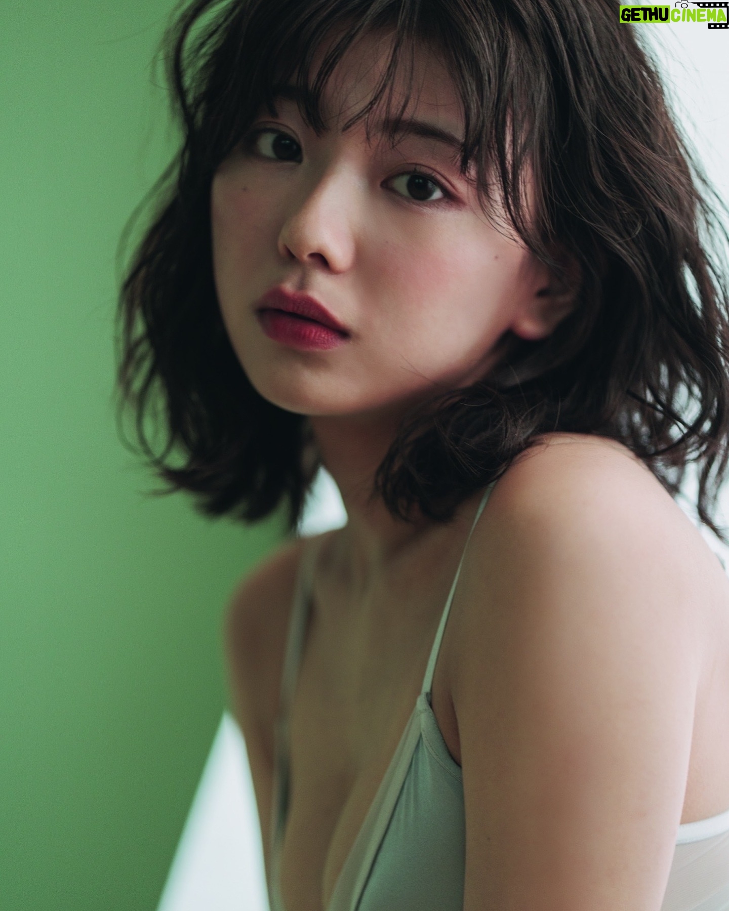 Ayu Okuma - 5.3K Likes - 本日発売の「BLTMONSTER Round 2」に登場しています🌟
テーマはモンスターで、手に紫のもふもふつけたり、地球に舞い降りたモンスターを意識して表情作ったり難しかったけど、とても楽しい撮影でした🧌✨
髪も少し伸びて、今までしたことない髪型とかもしてるので是非誌面で見てみてね😀
ゲットして、感想送ってね🫶🏻