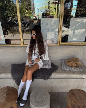 Ayza Anokhina Instagram - Славно, когда хватает времени остановиться и понюхать розы... 🌹