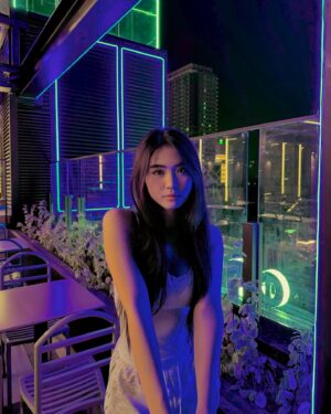 Azi Acosta Instagram - 💙🦋🌸