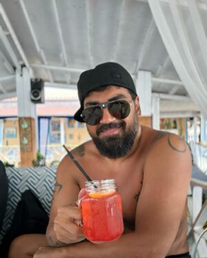 Azis Instagram - Пожелавам ви вълшебно лято на всички ❤️🏝️🍹 #азис #azis #mysummer #smile #love