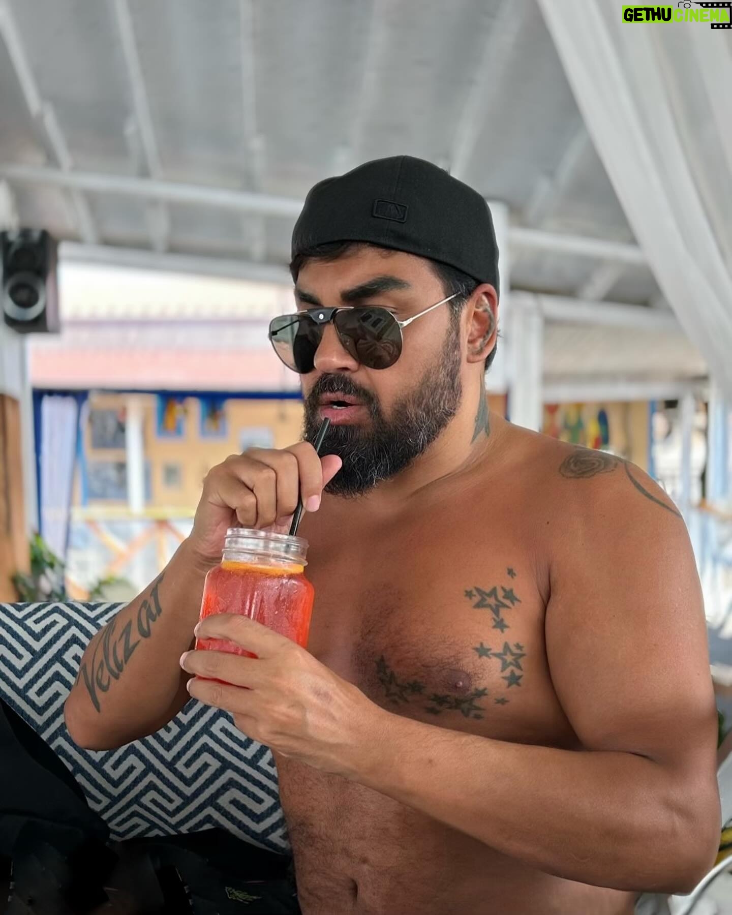 Azis - 26.4K Likes - Пожелавам ви вълшебно лято на всички ❤️🏝️🍹 #азис #azis #mysummer #smile #love