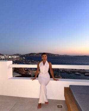 Azra Mian Instagram - Sharing locations 

Thank you @cavotagoomykonos @soulaliakou for such an unforgettable stay 🤍