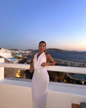 Azra Mian Instagram - Sharing locations 

Thank you @cavotagoomykonos @soulaliakou for such an unforgettable stay 🤍