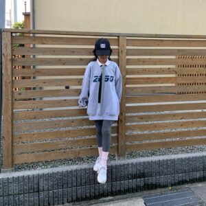 BOSE Instagram - せっかく名古屋に来てるんだから美味しい名古屋グルメを、、、と名古屋駅をウロウロするものの人気店はだいたい行列。電車の時間もあるし、しょうがないから空いてる函館ラーメンを食べたんだけど、これはこれですごく美味しかった。
今どき、何処に行っても日本中の美味しいものが食べられたりするから、無理してご当地のものを食べなくてもいいのかもしれないと思った。次は大阪に行くから、お好み焼きや串カツは避けて、味噌煮込みうどんや手羽先を食べるようにしよう笑
ちなみに、今回のオザケンライブのモノクロネクタイは小5女子もお気に入り。
#小沢健二
#スチャダラパー
#ゲバたん