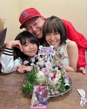 BOSE Instagram - 11歳の誕生日は、アニメイトで豪遊からの定食屋しゃもじでパーティというパーフェクトな流れ。
顔も身長も、あさちゃんとのシンクロ率がかなり高くなっている笑
#すとぷり
#定食屋しゃもじ
#アニメイト