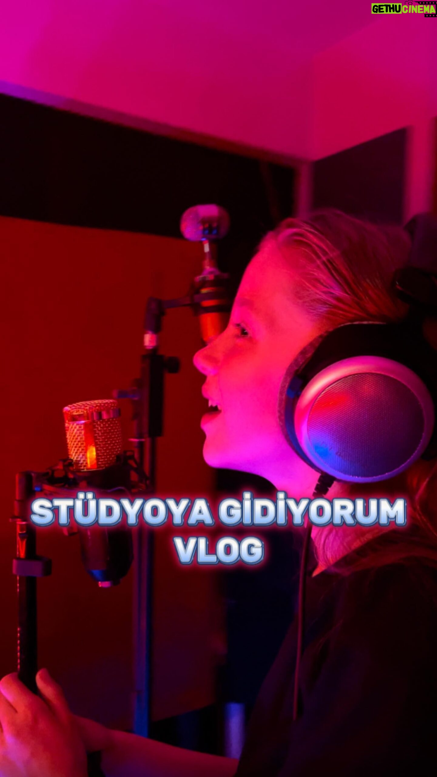 Bade Arazlı - 3.6K Likes - STÜDYOYA GİDİYORUM-VLOG 🎙️
Sonu süprizli 💝 Yorumlarınızı bekliyorum 🫠
Mecburen #reklam 🌸
Etek: @ozlemkaratayofficial
Lip Balm: @yvesrocherturkiye
Kiraz Çiçekli Parfüm: @yvesrocherturkiye
Oje: @kikomilanoturkey
Ayakkabı: @vans.turkiye
#badearazlı #cocukoyuncu #çocukoyuncu #oyuncu #reklamfilmi #sinemafilmi #animasyonfilmi #türkfilmi #türkdizisi #türkouyuncu #oyuncu #yönetmen #alışveriş #alışverişvlog #işbirliği #akım #benimlebirgün #kpop #dancecoverkpop #magnetic #manken #yenişarkı #yeteneksizsiniztürkiye #yeteneksizsiniz #burgerkingtürkiye #müzikstüdyosu #yapımcı #yeniproje #taksimmeydani #istiklalcaddesi