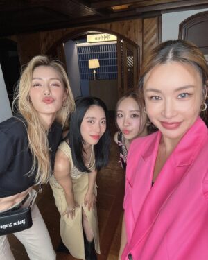 Bae Yoon-jung Instagram - 아 진짜  너무잘먹고,잘웃고,잘놀다옴👍
리아리티쇼 대박나길🙏
