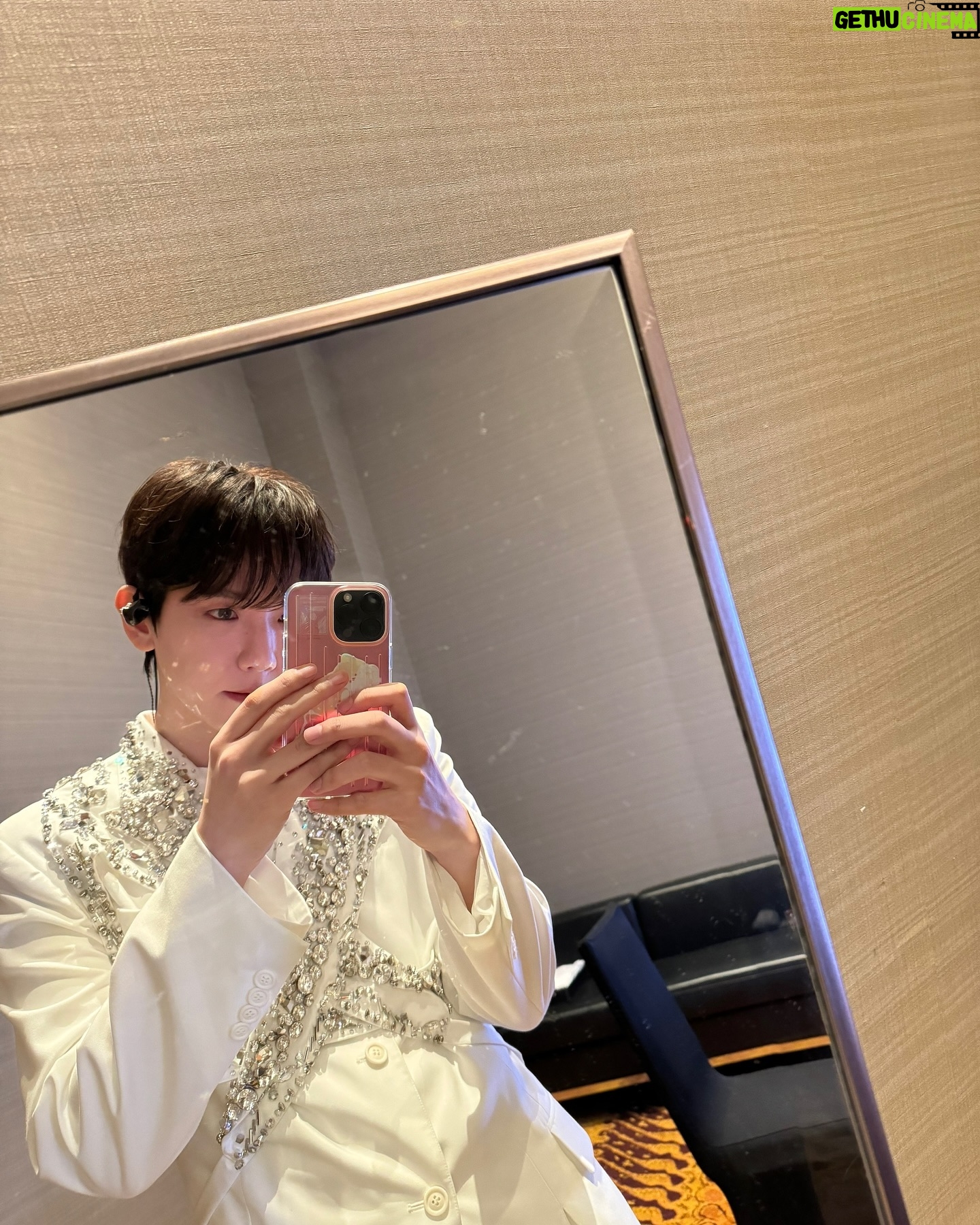 Baekhyun - 0.9 Million Likes - 🥴
