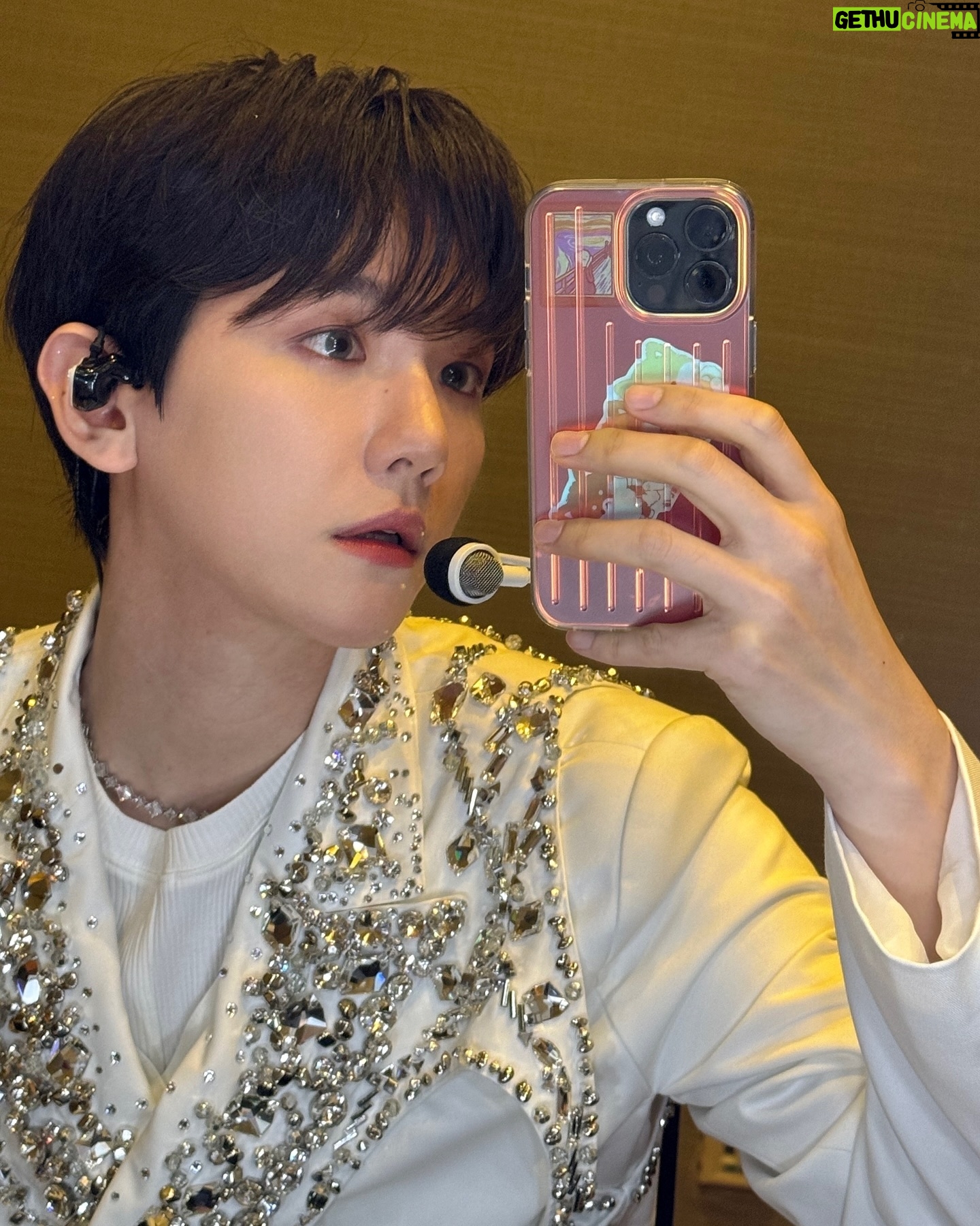 Baekhyun - 0.9 Million Likes - 🥴