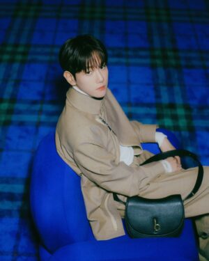 Baekhyun Instagram - at the Burberry Knight Bar❤️‍🔥
@Burberry
#Burberry