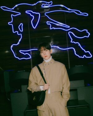 Baekhyun Instagram - at the Burberry Knight Bar❤️‍🔥
@Burberry
#Burberry