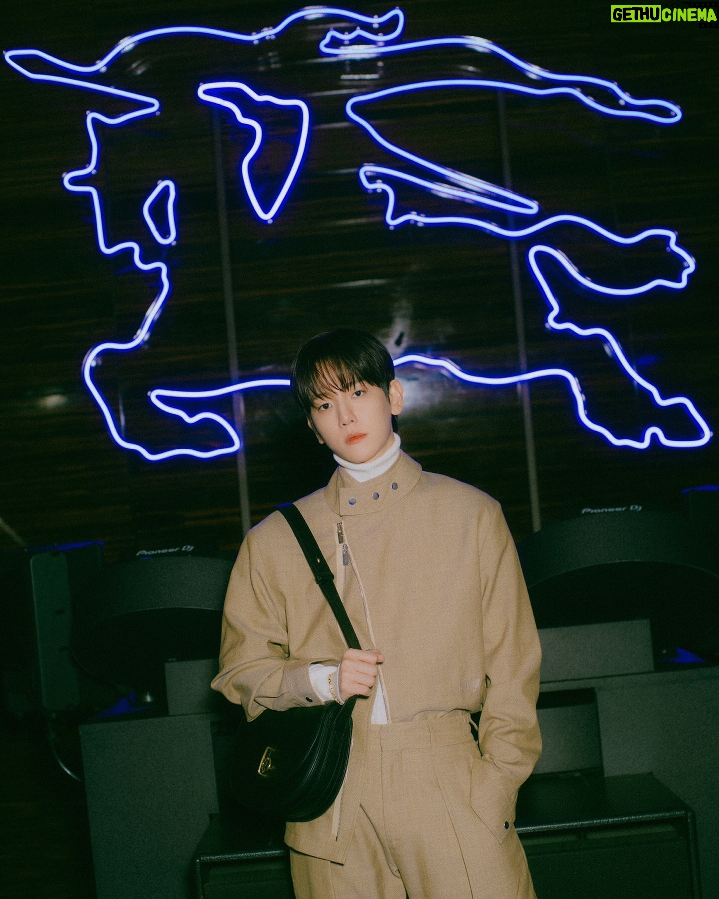 Baekhyun - 587.1K Likes - at the Burberry Knight Bar❤️🔥
@Burberry
#Burberry