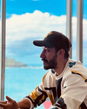 Bahram Afshari Instagram - .
سالى كه گذشت برايم و خاطره اش باقى ماند ...🎂💙🙌

ممنون كه به يادم بودين🥰