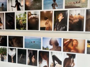 Bambi Watanabe Instagram - 約10日間のアンディとの写真展【Siren】大盛況で終わることができました。来てくださったみなさま、ドレラの皆さま、アンディ、シェーン、よしさん、アーロンとにかくみんな本当にありがとうございました❤️‍🔥
びっくらぶを！❤️‍🔥

ありがたいことに作品集海外からのオンライン注文も多く、
引き続きドレラのオンラインサイトでもご購入可能になっております。
Tシャツの方も売ってるので是非この機会にゲットしてね🫶🏼
リンクは私のプロフィールのDrella Shopから飛べます🕊