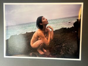 Bambi Watanabe Instagram - 約10日間のアンディとの写真展【Siren】大盛況で終わることができました。来てくださったみなさま、ドレラの皆さま、アンディ、シェーン、よしさん、アーロンとにかくみんな本当にありがとうございました❤️‍🔥
びっくらぶを！❤️‍🔥

ありがたいことに作品集海外からのオンライン注文も多く、
引き続きドレラのオンラインサイトでもご購入可能になっております。
Tシャツの方も売ってるので是非この機会にゲットしてね🫶🏼
リンクは私のプロフィールのDrella Shopから飛べます🕊
