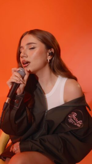 Bana Shirwan Instagram - My thank you gift to you for being so patient and waiting for my music. I present to you BANA: The Live Sessions. Enjoy 💋🧚♀️
دیاریەک لە منەوە بۆ ئێوە! زۆر سووپاس بۆ پشتگیریتان.
ئەمەش یەکێک لە بەرهەمەکانم بە ناوی دەستم بگرە بە شێوازی ڕاستەوخۆ. هیوادارم بە دڵتان بێت.