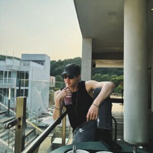 Bang Chan Instagram - 😎
#STAY